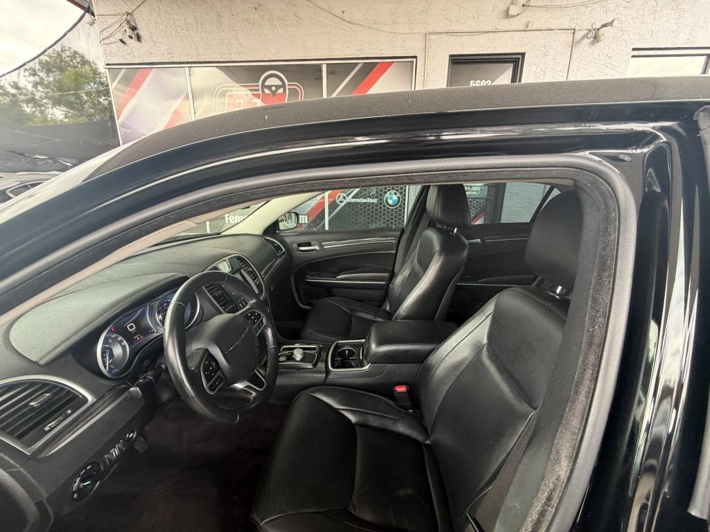 2018 Chrysler 300 - $10,900