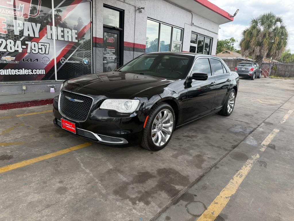 2018 Chrysler 300 - $10,900
