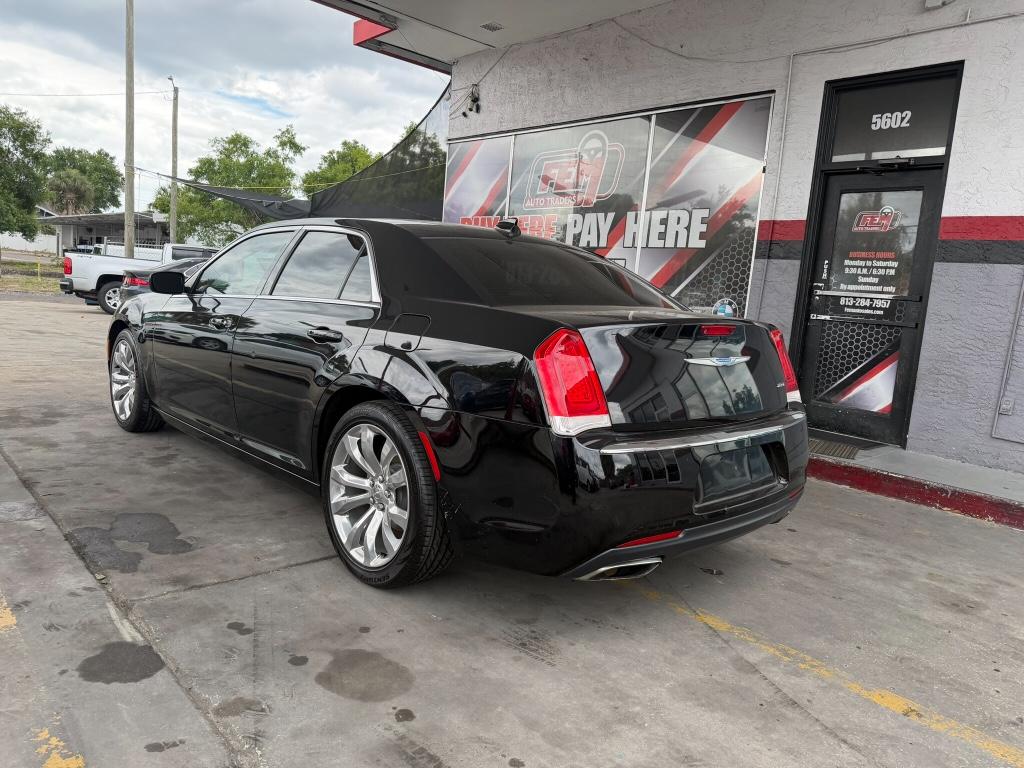 2018 Chrysler 300 - $10,900
