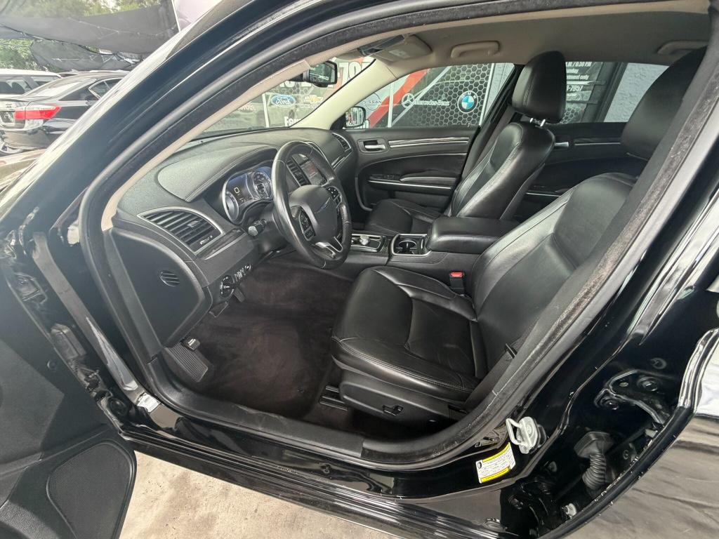 2018 Chrysler 300 - $10,900