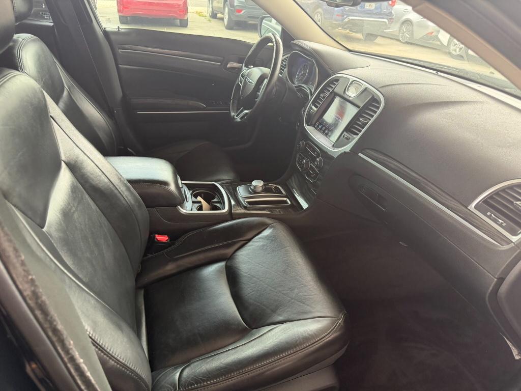 2018 Chrysler 300 - $10,900