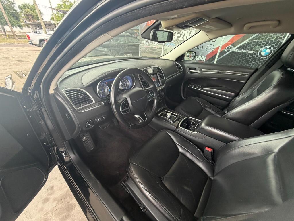 2018 Chrysler 300 - $10,900