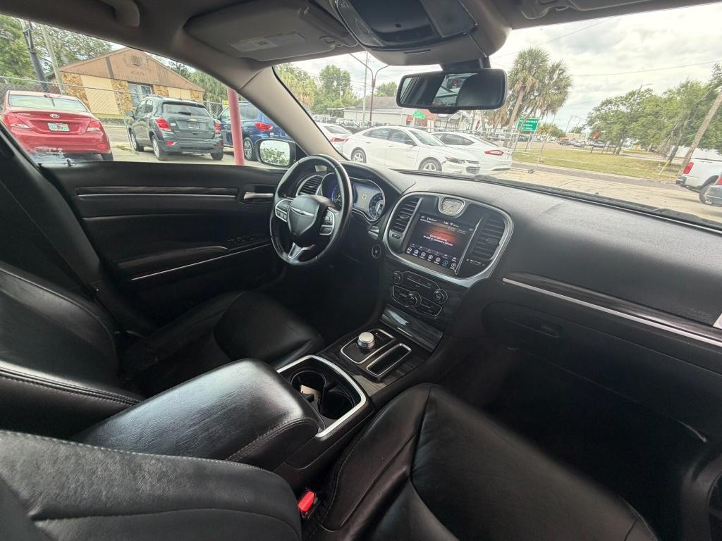 2018 Chrysler 300 - $10,900