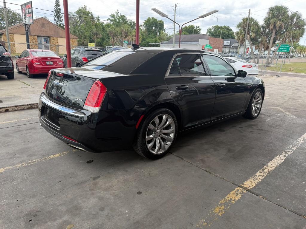 2018 Chrysler 300 - $10,900