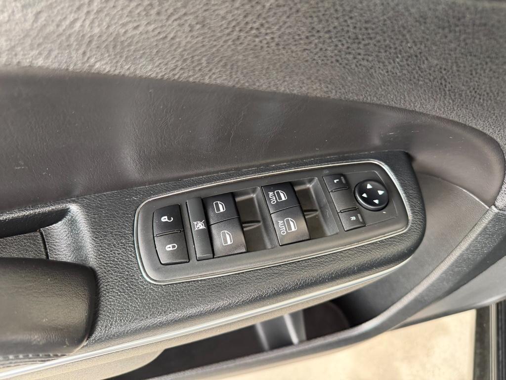 2018 Chrysler 300 - $10,900