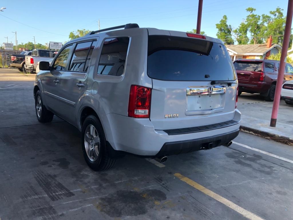 2011 Honda Pilot - $10,900