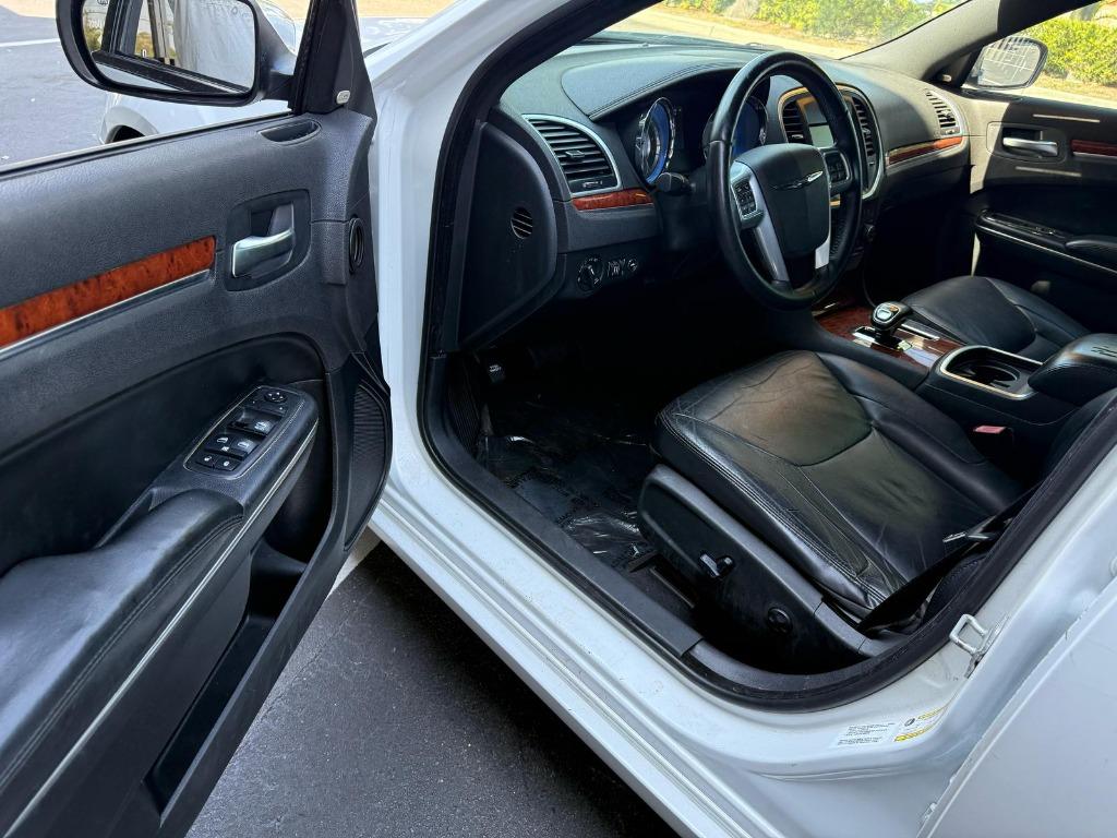 2012 Chrysler 300 Limited photo