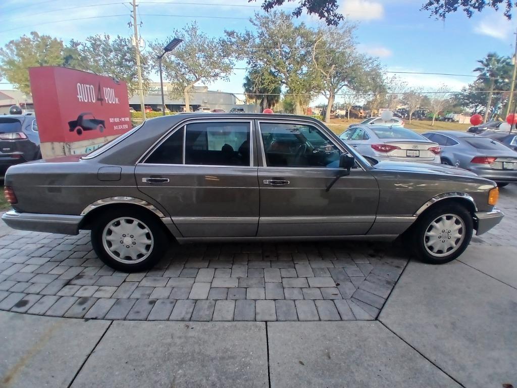 1989 Mercedes-Benz 300 - $1,500