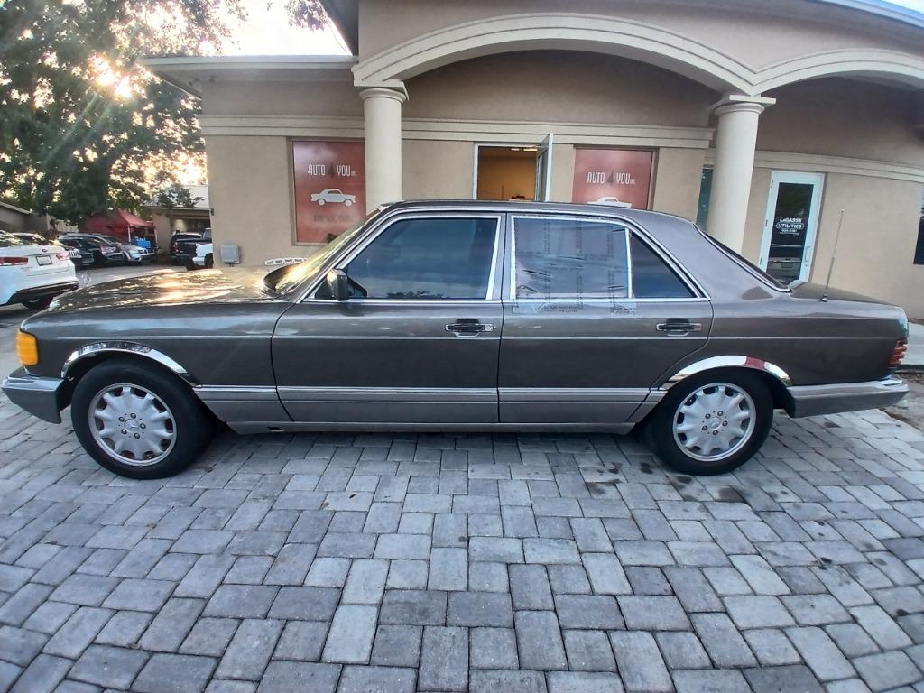 1989 Mercedes-Benz 300 - $1,500