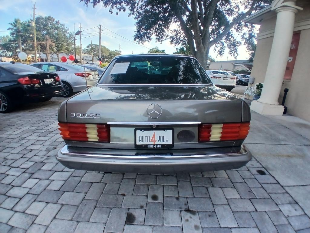1989 Mercedes-Benz 300 - $1,500