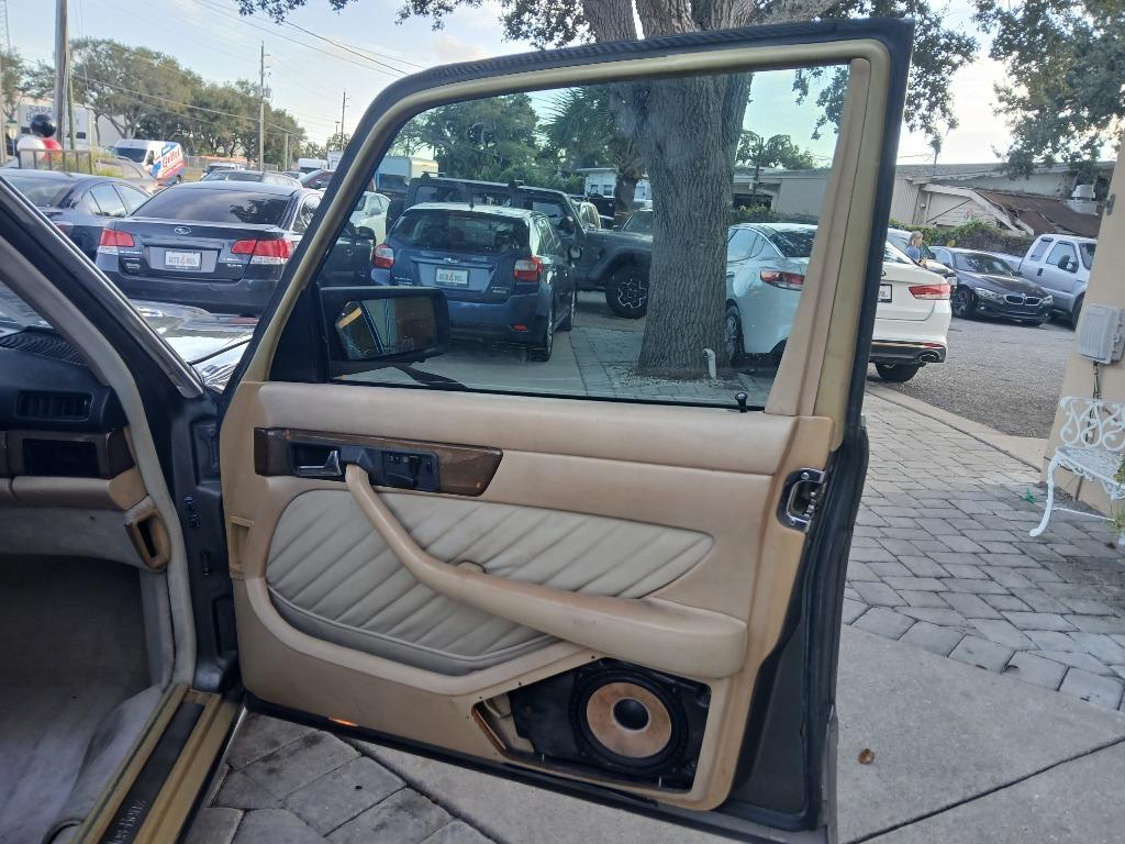 1989 Mercedes-Benz 300 - $1,500