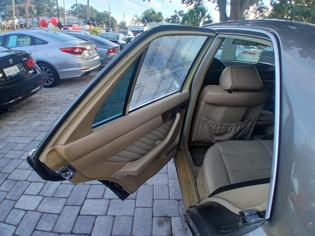 1989 Mercedes-Benz 300 - $1,500