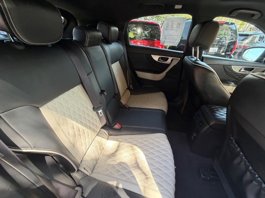 2017 INFINITI QX70 - $21,954