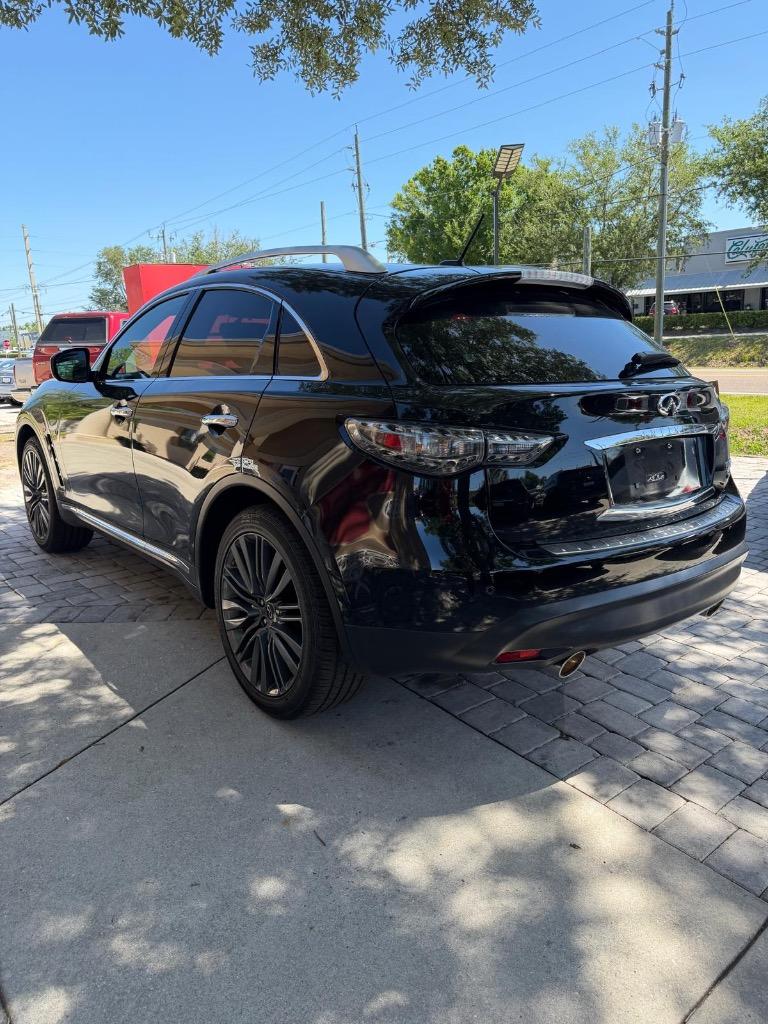 2017 INFINITI QX70