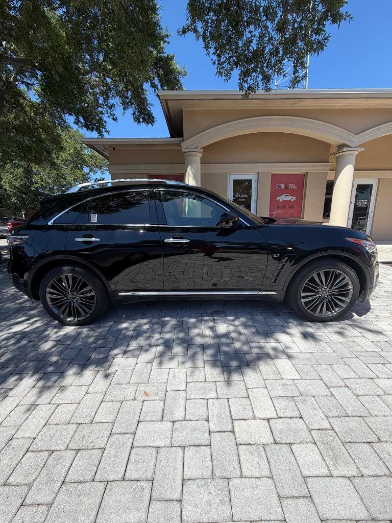 2017 INFINITI QX70
