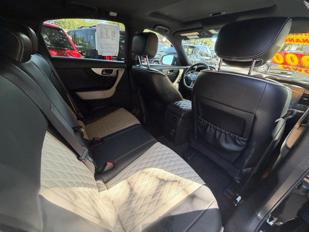 2017 INFINITI QX70 - $21,954