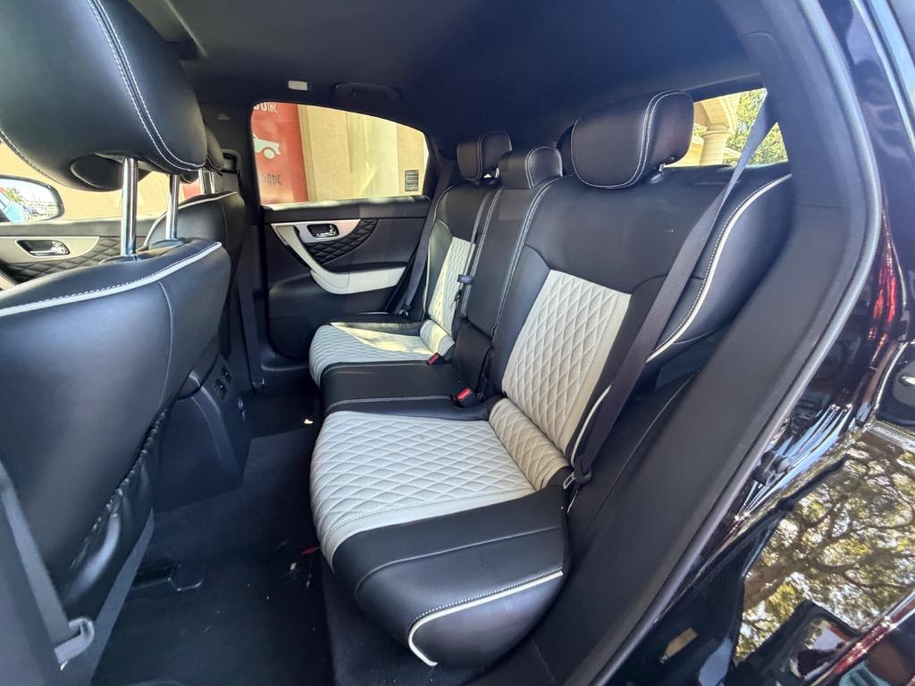 2017 INFINITI QX70 - $21,954