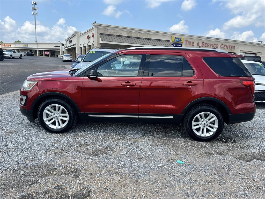 2017 Ford Explorer XLT photo