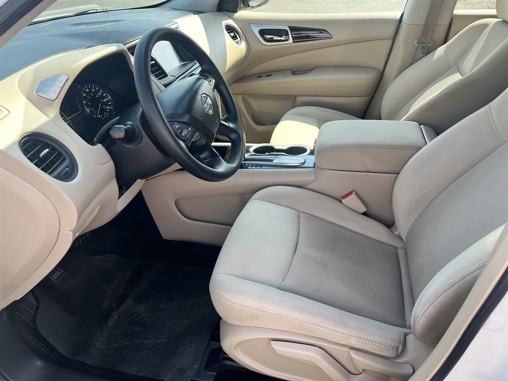 2017 Nissan Pathfinder S photo