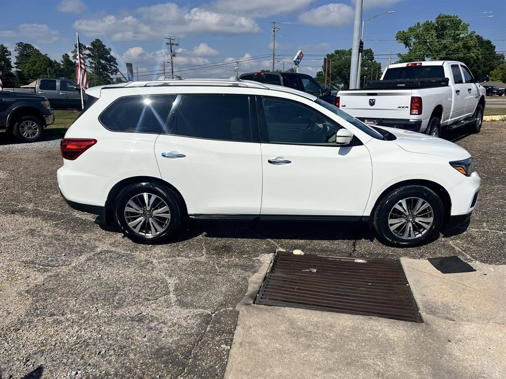 2017 Nissan Pathfinder S photo