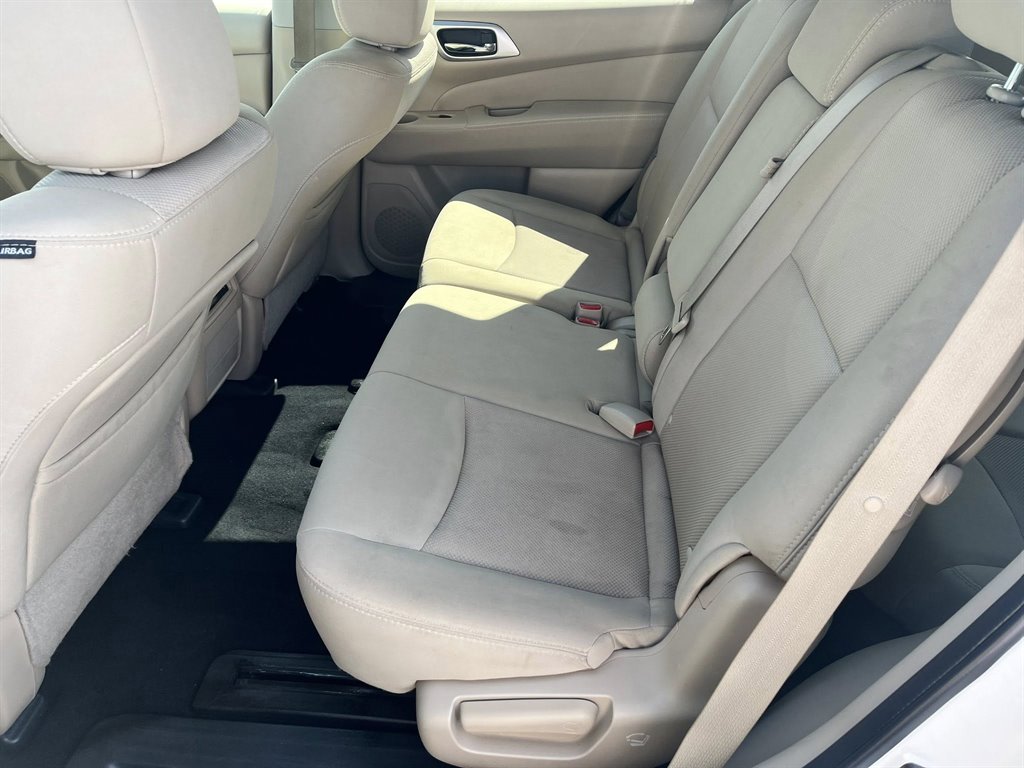 2017 Nissan Pathfinder S photo