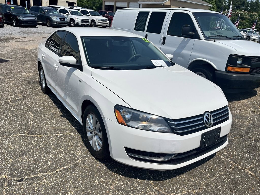 2013 Volkswagen Passat S photo