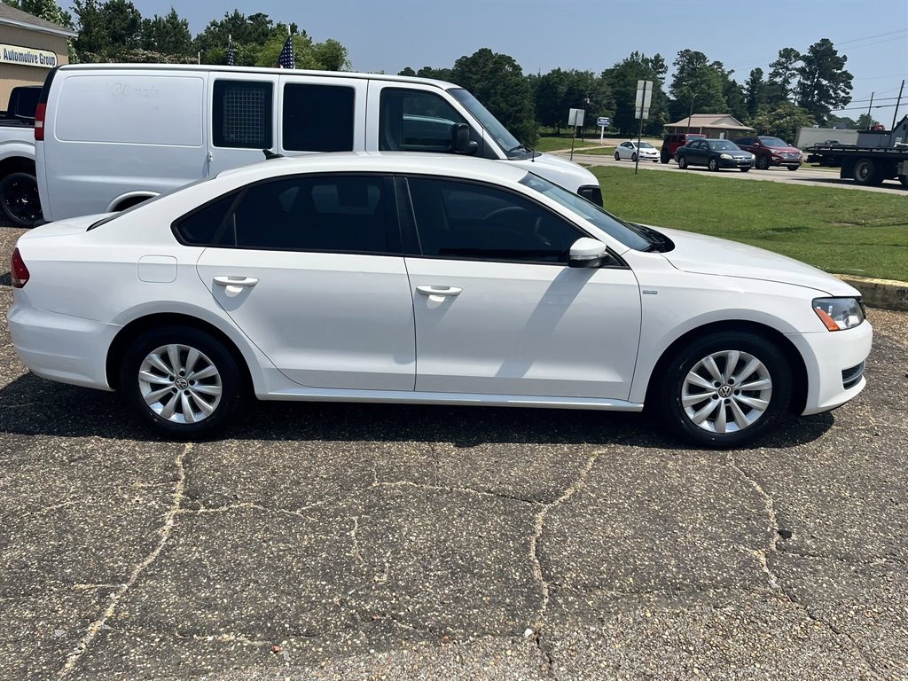 2013 Volkswagen Passat S photo