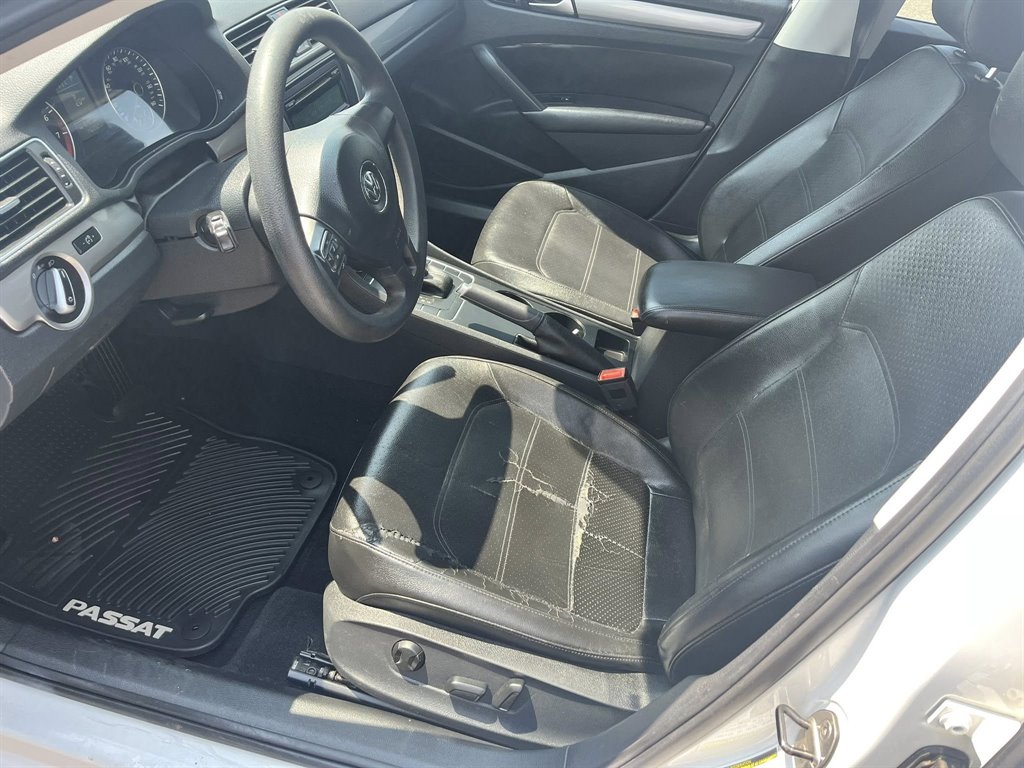 2013 Volkswagen Passat S photo