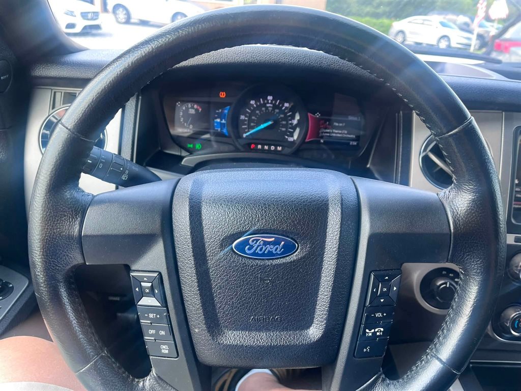 2015 Ford Expedition - $10,950