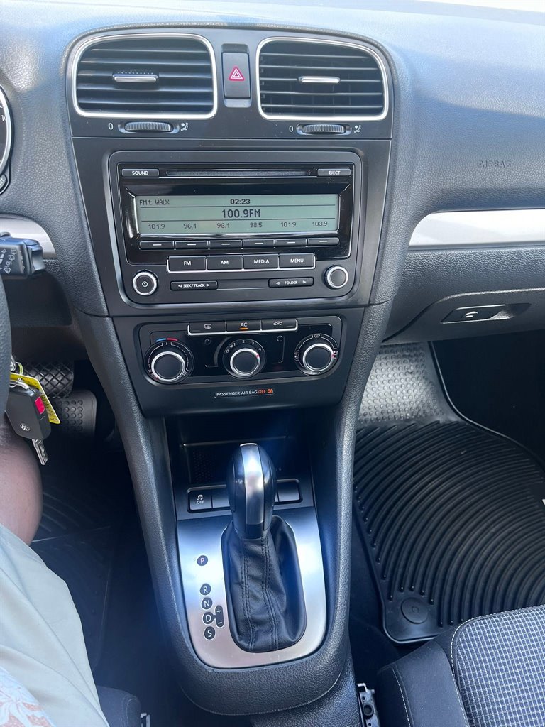 2011 Volkswagen Golf - $6,950