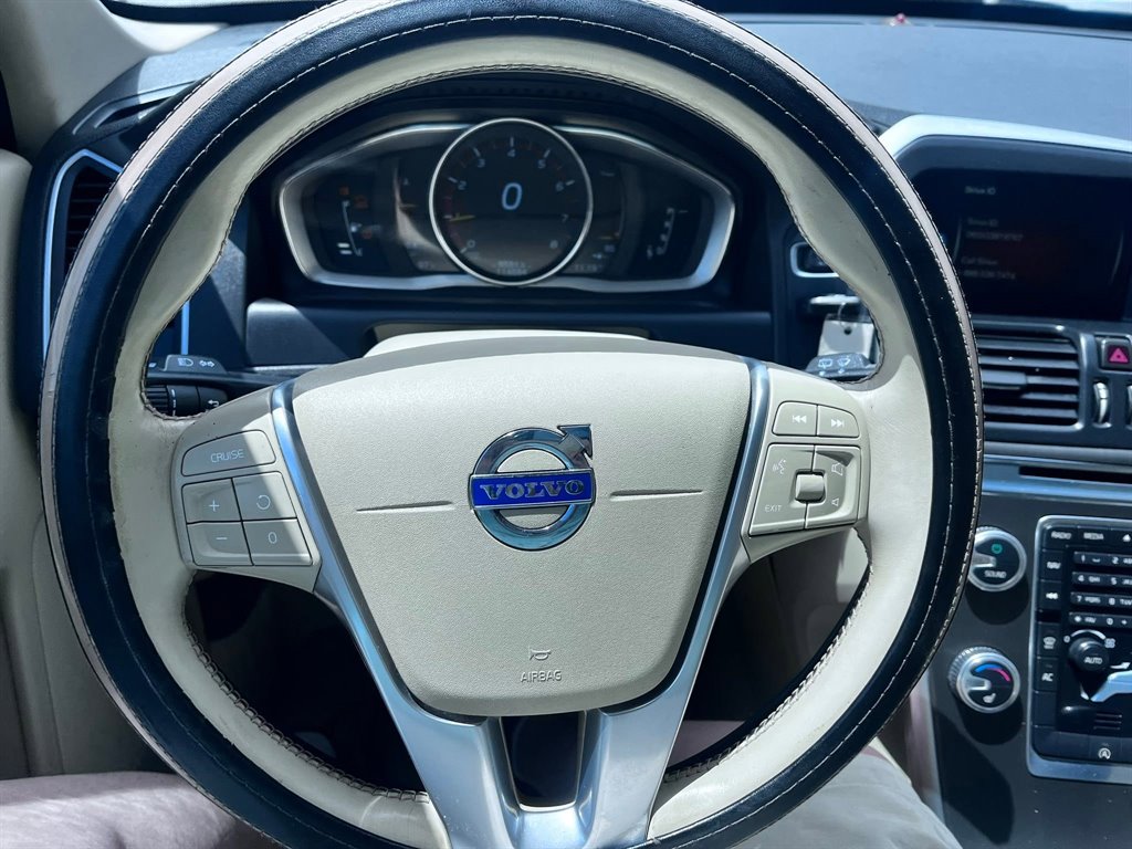 2016 Volvo XC60 - $8,950