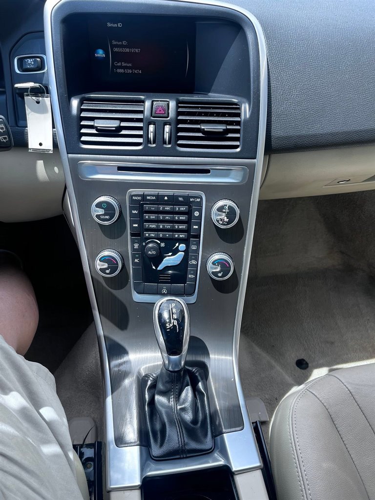 2016 Volvo XC60 - $8,950
