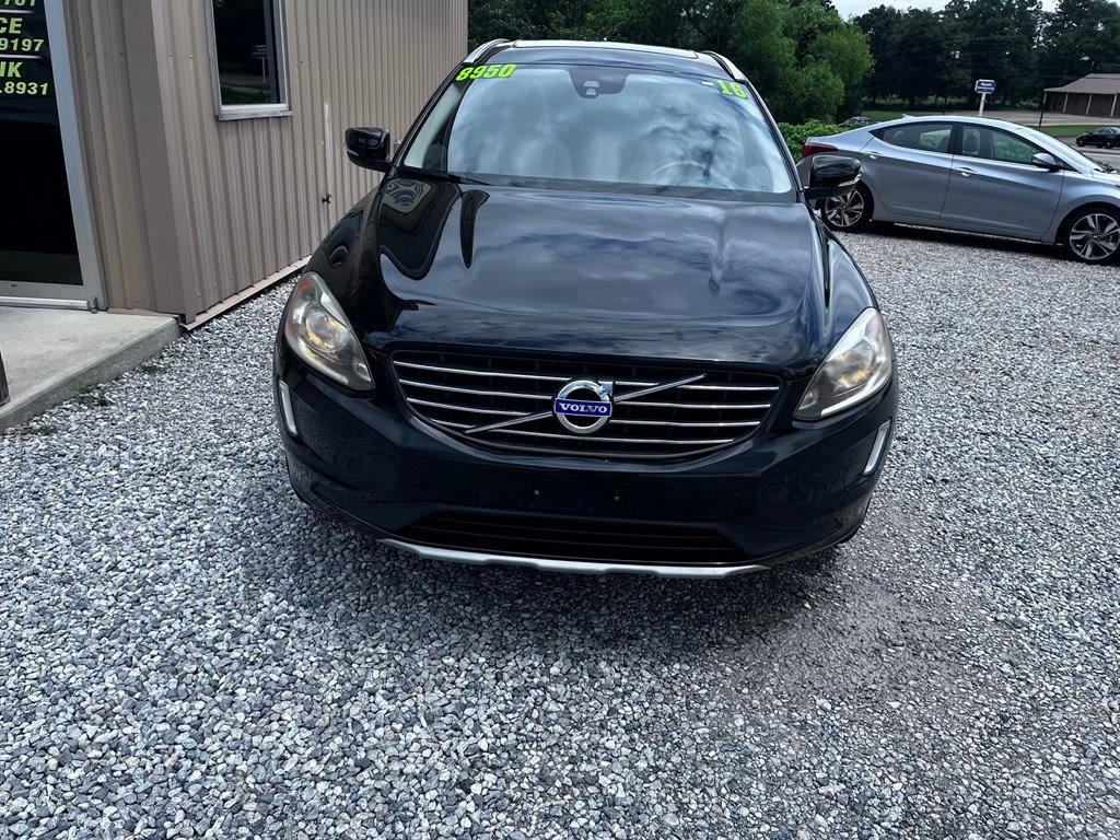 2016 Volvo XC60 - $8,950