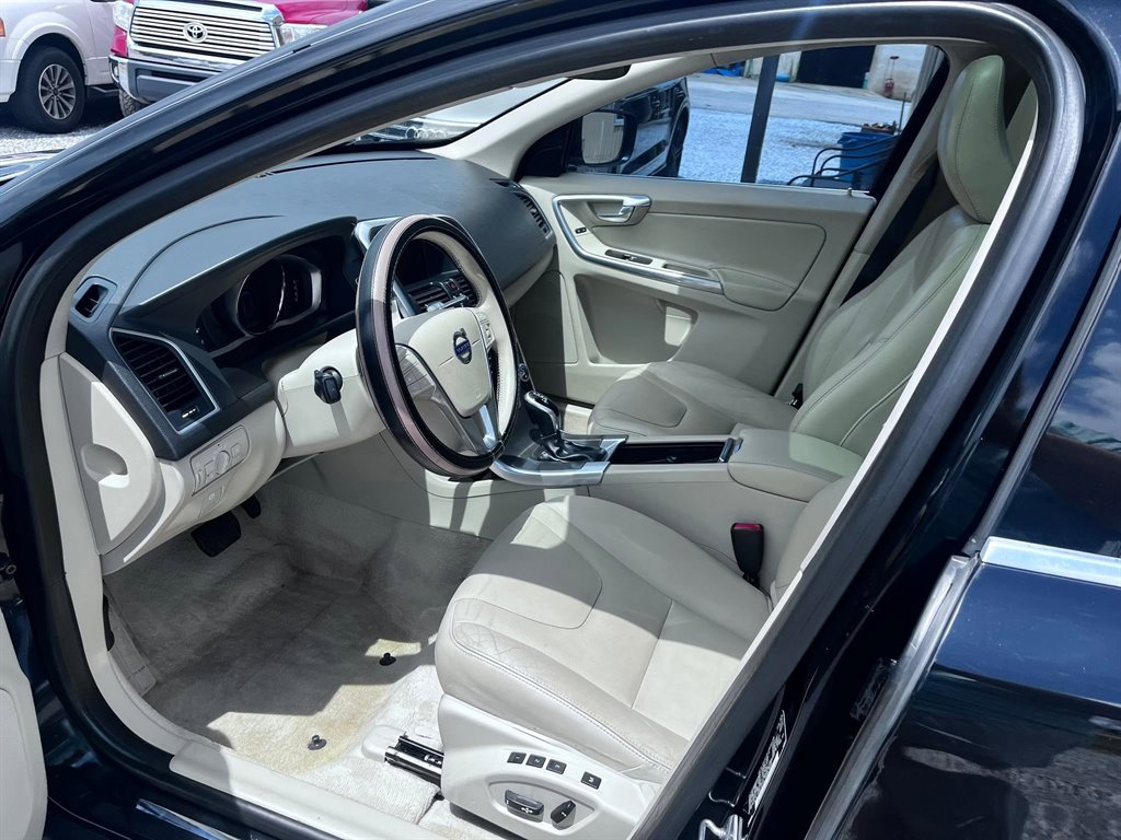 2016 Volvo XC60 - $8,950