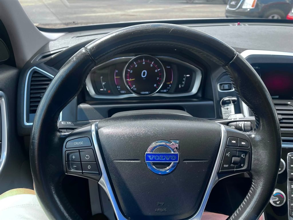 2016 Volvo XC60 - $9,950