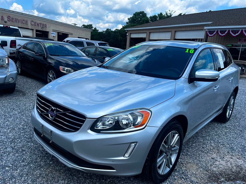 2016 Volvo XC60 - $9,950