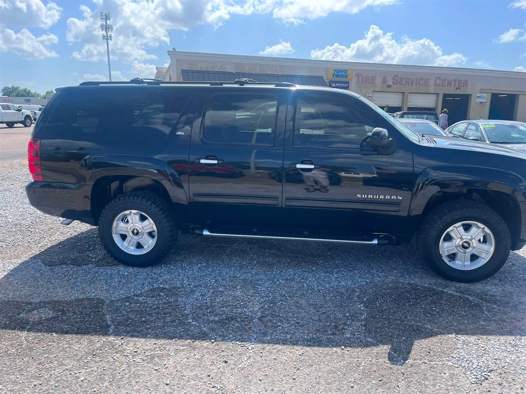 2011 Chevrolet Suburban - $9,950