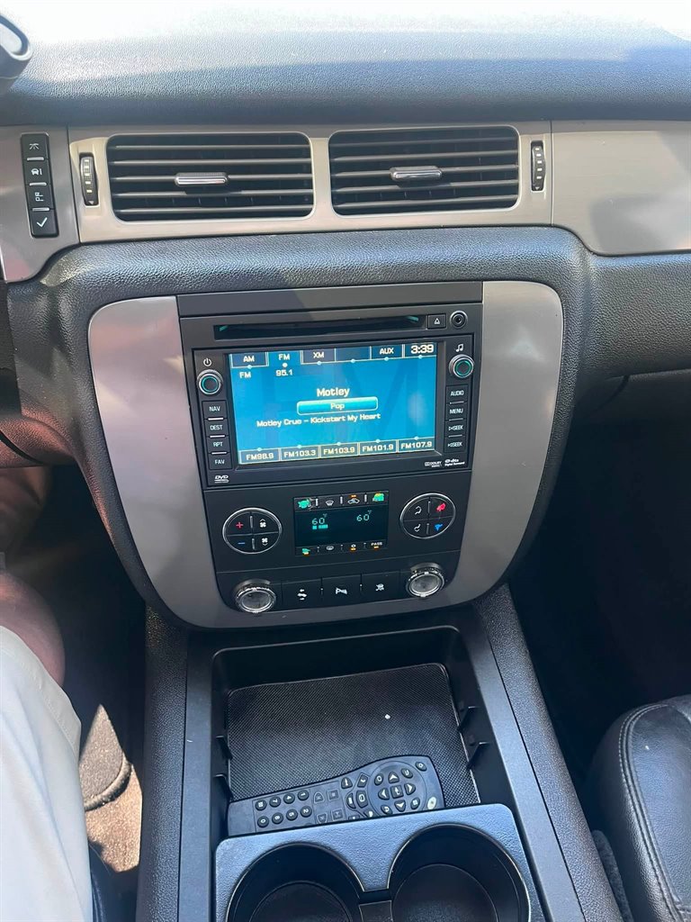 2011 Chevrolet Suburban - $9,950