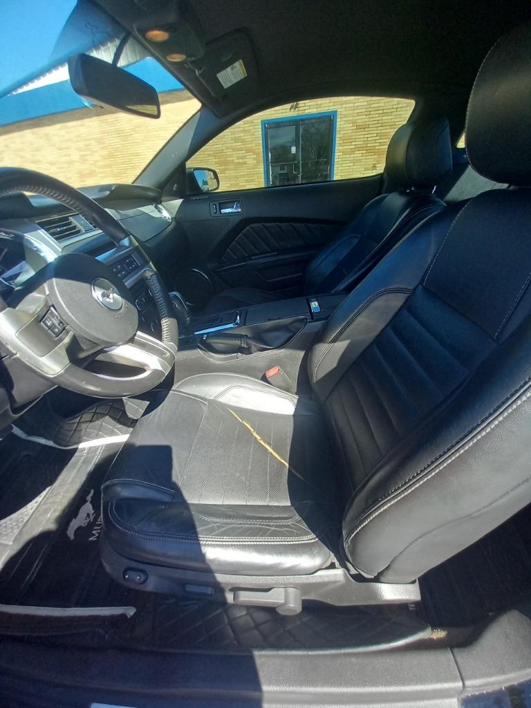 2014 Ford Mustang V6 photo