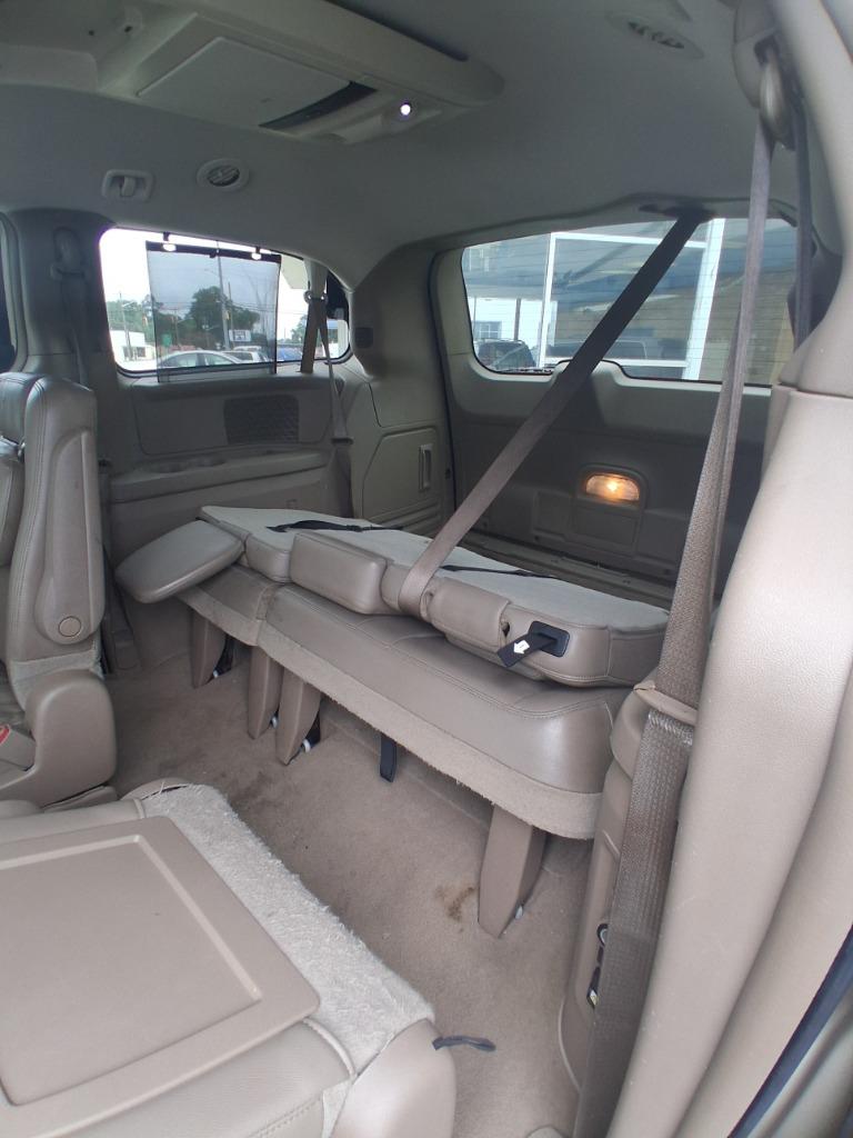 2013 Chrysler Town And Country - $4,995