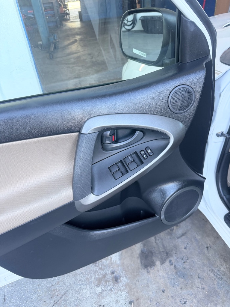 2009 Toyota RAV4 - $9,500