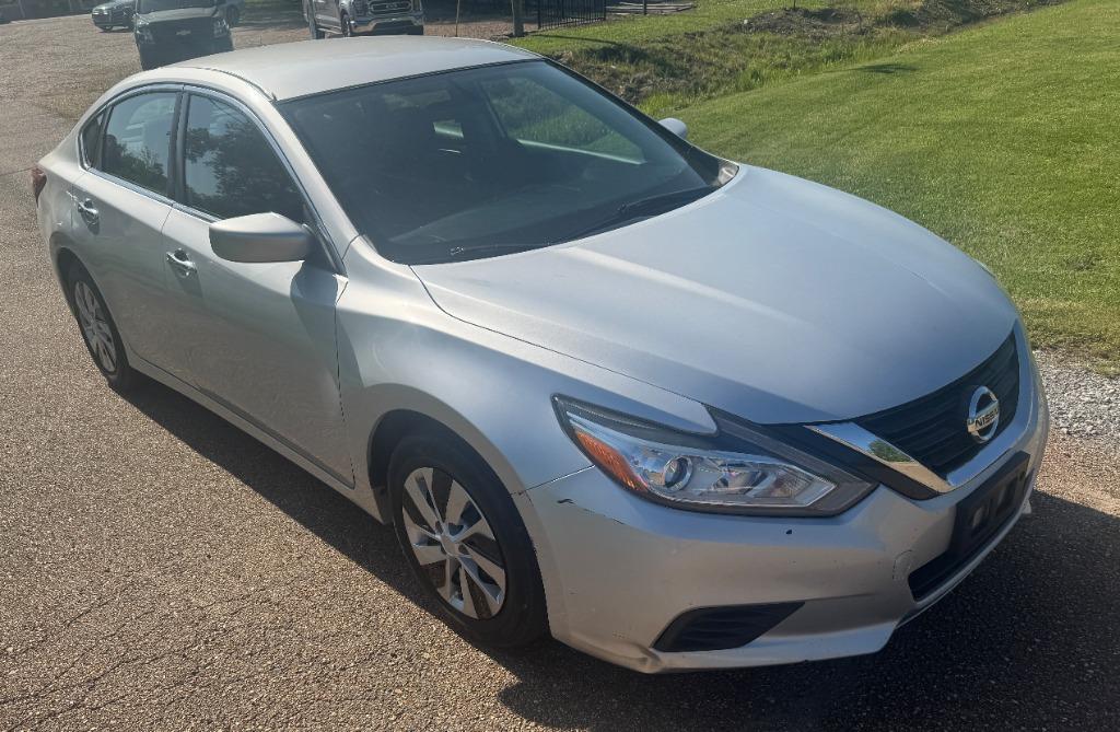 2018 Nissan Altima S photo