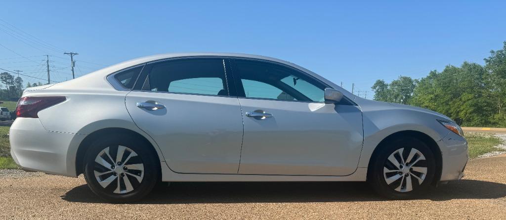 2018 Nissan Altima S photo