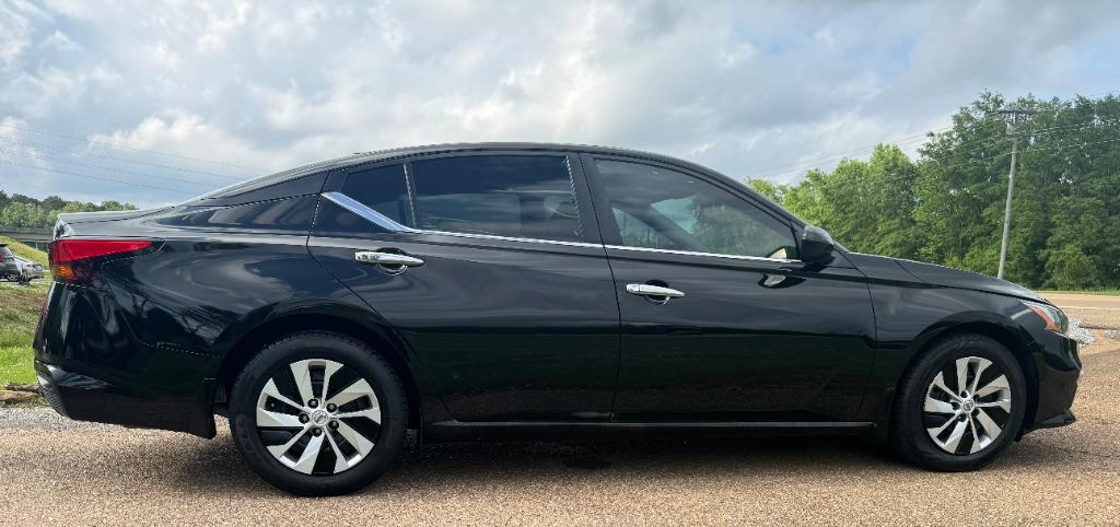 2019 Nissan Altima S photo