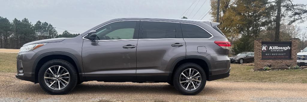 2019 Toyota Highlander - $21,995