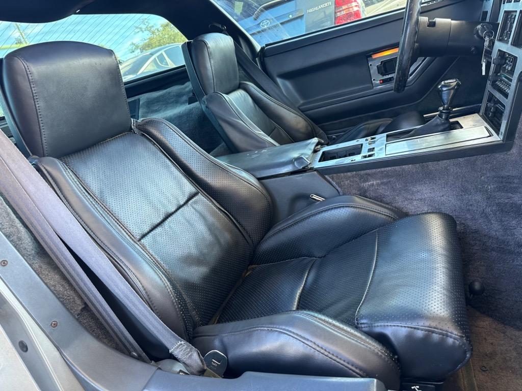 1986 CHEVROLET Corvette Coupe - $5,999