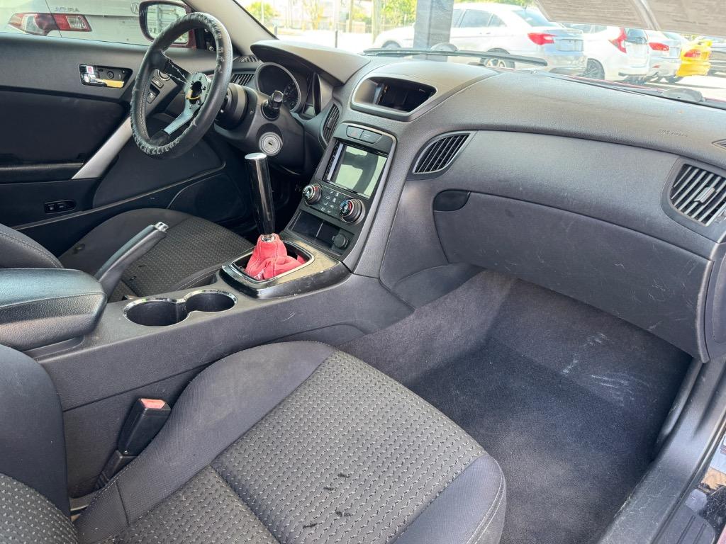 2010 Hyundai Genesis 2.0T Premium photo