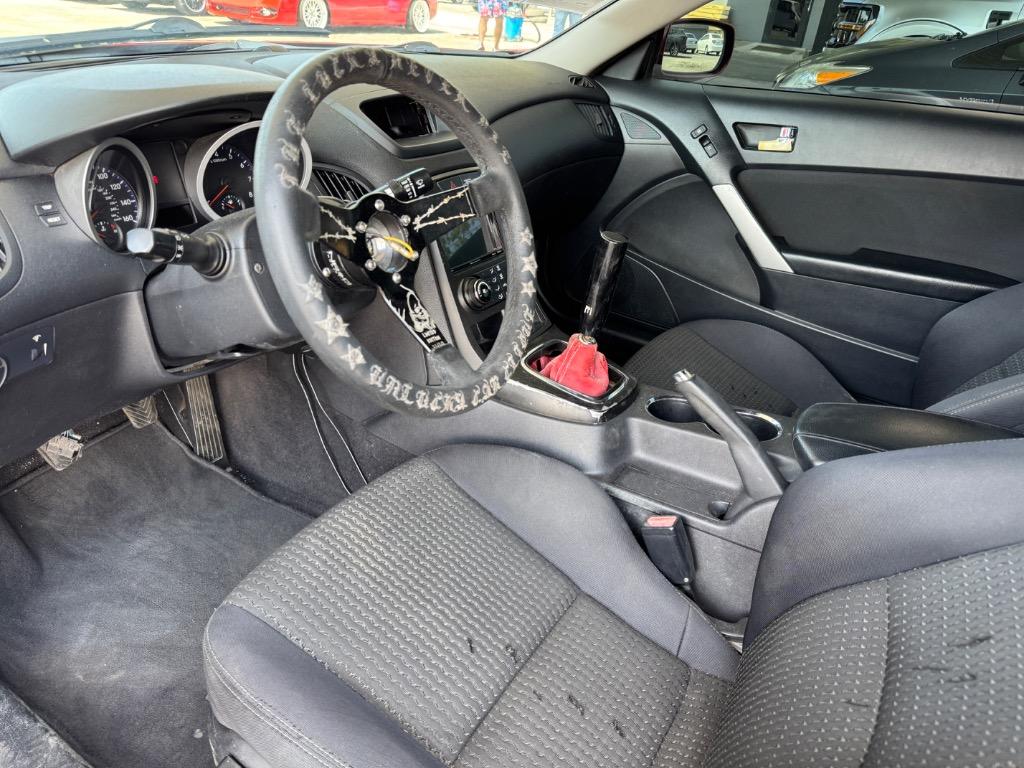 2010 Hyundai Genesis 2.0T Premium photo