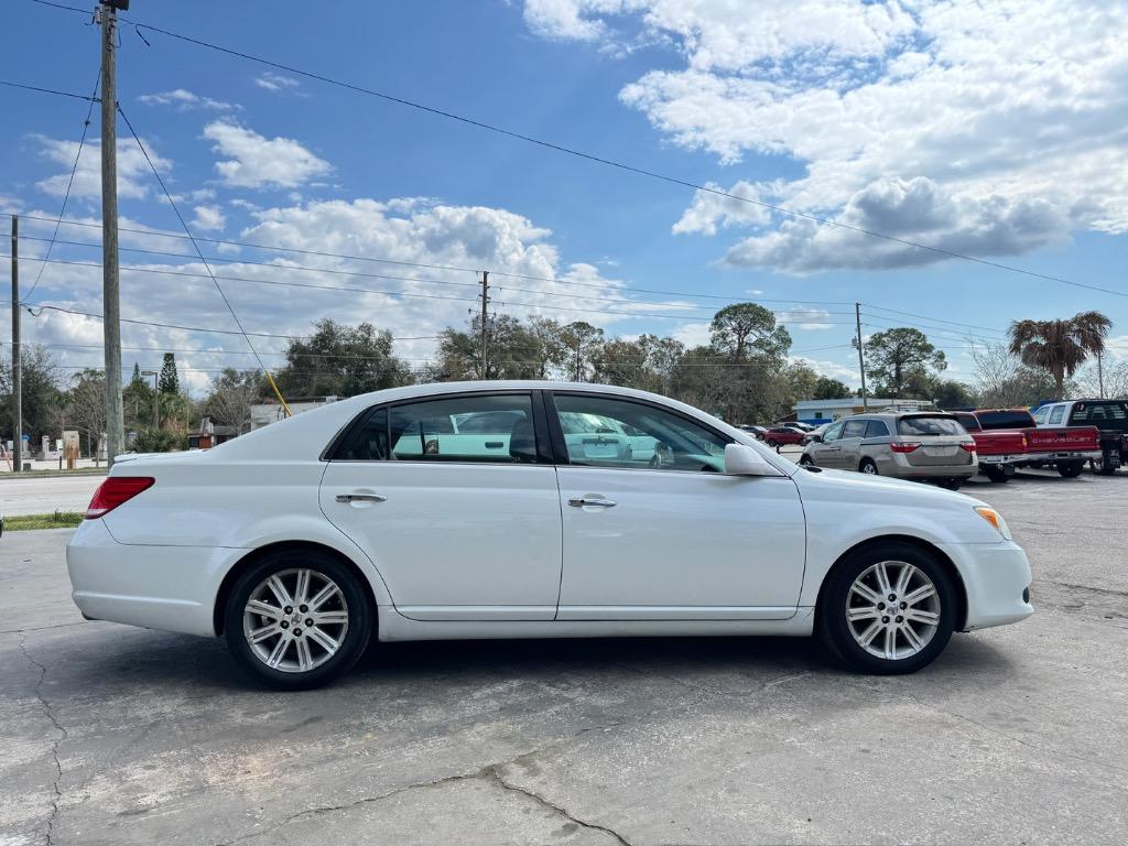 2010 Toyota Avalon XLS photo