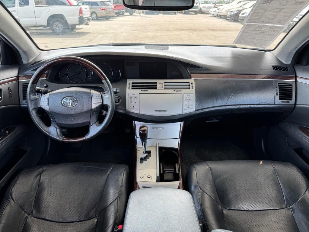 2010 Toyota Avalon XLS photo